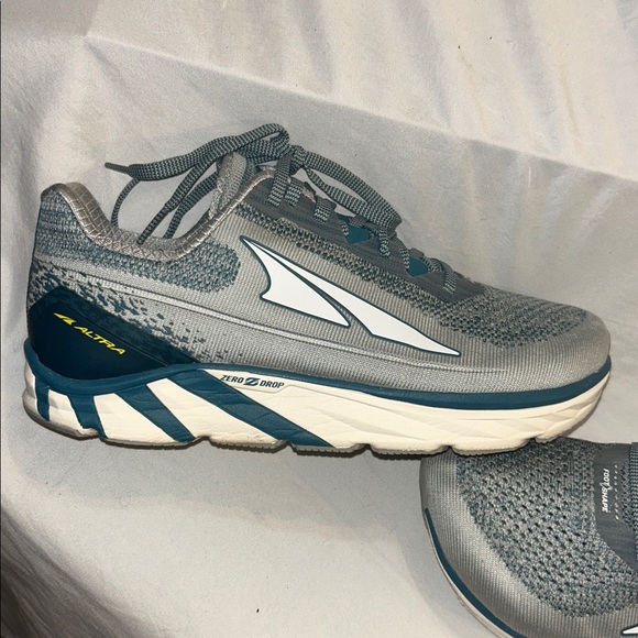 Altra Torin 4 Plush Running Shoe - Picture 7 of 8